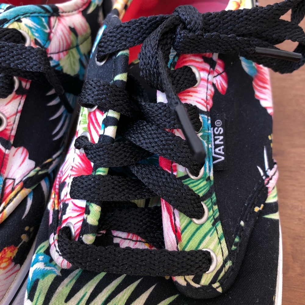 Vans Era Hawaiian Hibiscus Floral Canvas Lace-up Shoes (Women's 7.0) - Picture 5 of 11